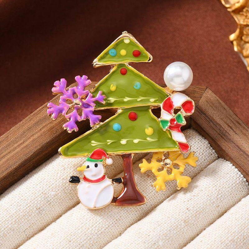 Vintage Christmas Brooch European and American Style Enamel Christmas Tree Santa Claus Snowflake Brooch Pin Boots Snowman Bell Ornament