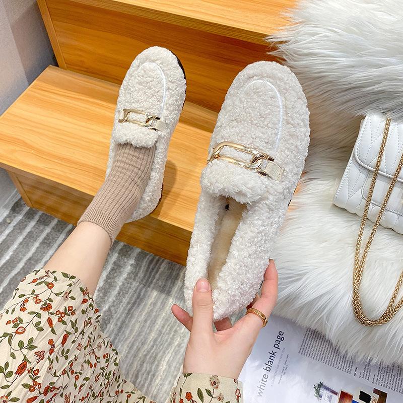

Mao Mao shoes women wear one pedal in autumn and winter lazy shoes velvet cotton shoes lamb wool bean shoes 41-43 comfortable 34 белый