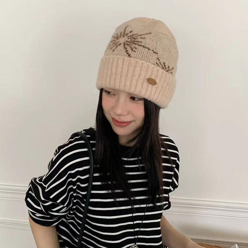 Niche design snowflake jacquard women's knitted hat high quality thickened warm winter cold ear protection hat