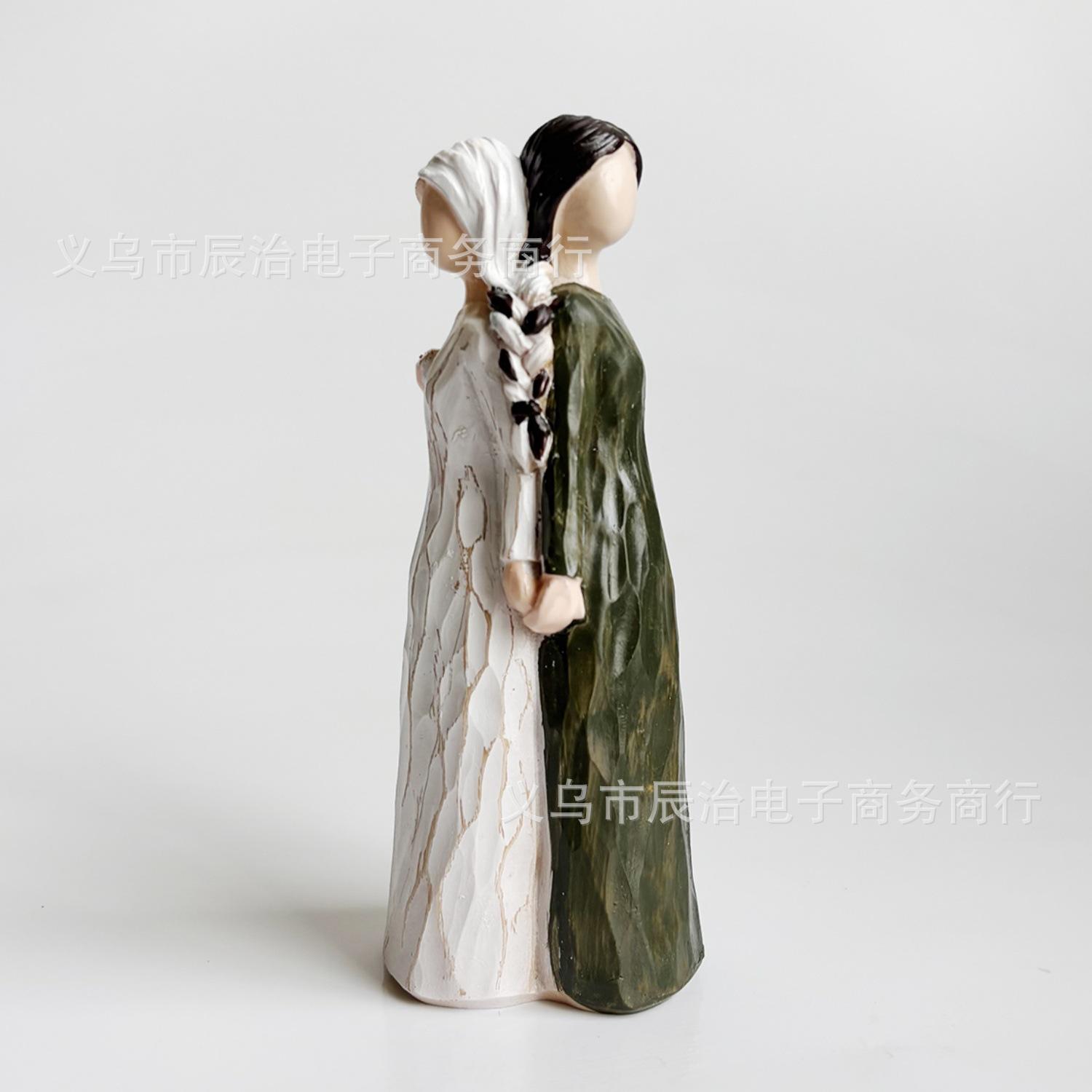 New Mother s Day Gifts Mother and daughter sisters hold hands with their backs to home ornaments, decorative resin handicrafts