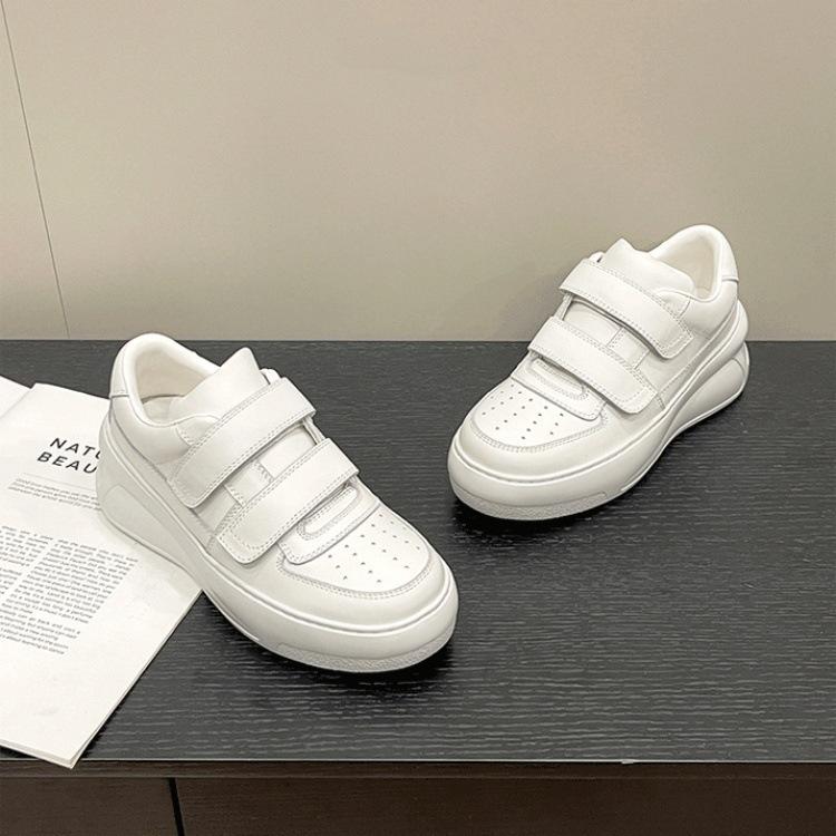 Velcro one-pedal thick-soled muffin heightening sports little white shoes children's 2025 spring and autumn new popular board shoes