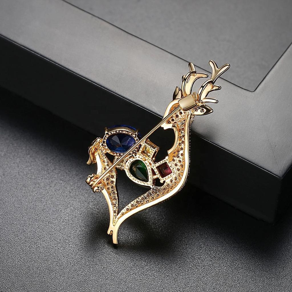 Elk Deer Brooch Multi Color Oval Rhinestone Lapel Pin Luxury Rainbow Gem Reindeer Brooches Jewelry Gifts for Women Wedding Party