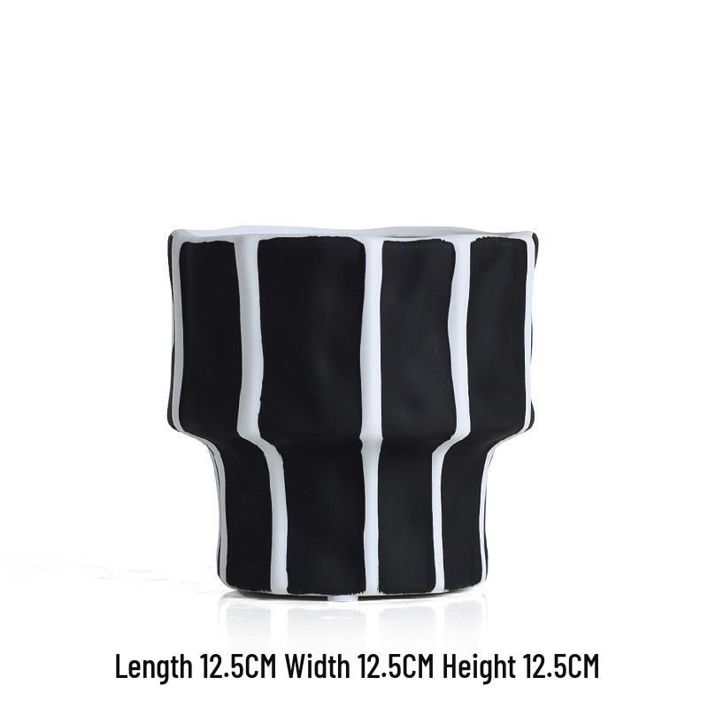 Керамическая ваза ручной росписи в скандинавском стиле, черно-белая: Современная минималистичная цветочная композиция для декора гостиной