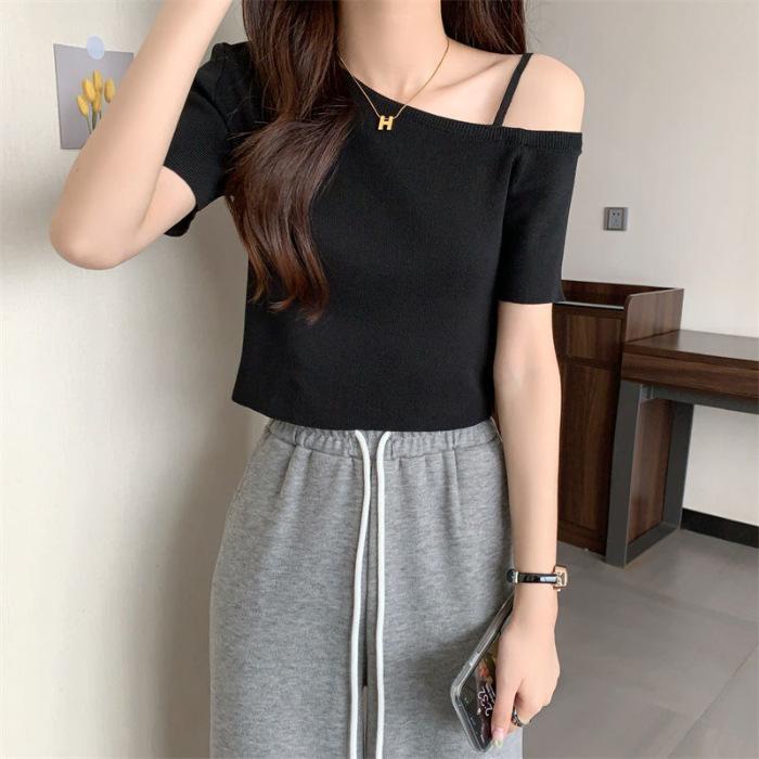 

Summer new diagonal neck short-sleeved T-shirt women s ins trendy design sense niche short sexy off-the-shoulder knitted top One size fits all чёрный