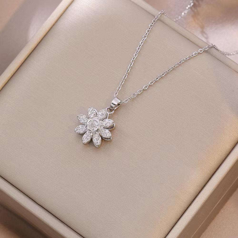 Drehbare florale Titanstahl Halskette - Minimalistisches Vintage Design
