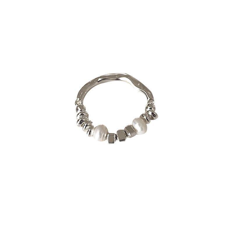 **Elegant Irregular Silver Pearl Ring for Women - Luxurious Niche Design**