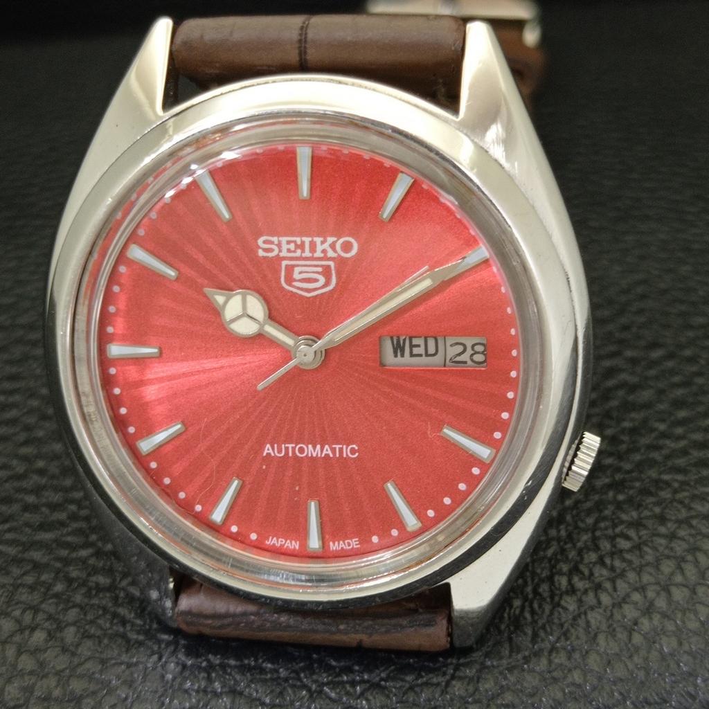 JAPAN 7009A VINTAGE SEIKO 5 AUTOMATIC MENS RED COLOR DIAL WATCH a701364-5 R206a-a701364