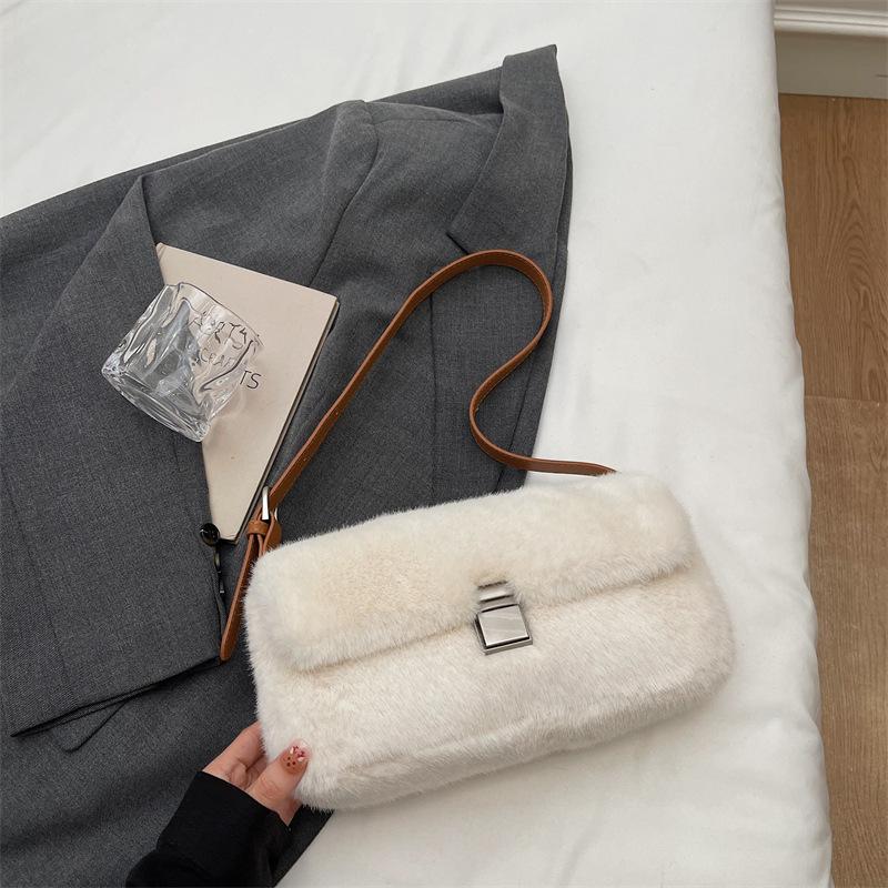 

Модная сумка-цепочка, Нишевая плюшевая сумка, Простая и повседневная, Вместительная сумка подмышку, Пушистая сумка бежевый