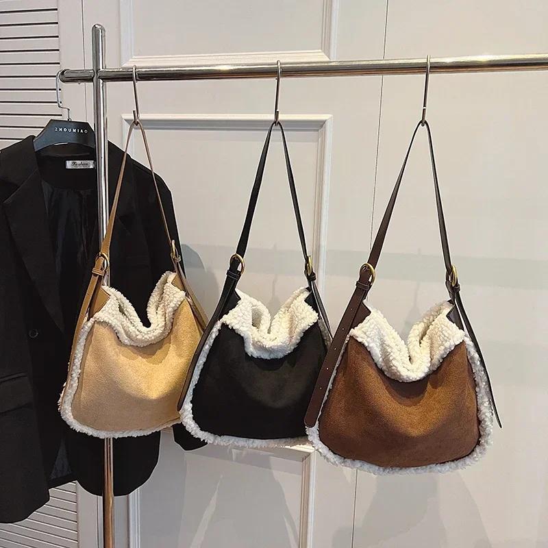 Large Capacity Elegant Premium Small Shoulder Bag for Women 2026 High Quality Black Matte Plush Edge Underarm Crossbody Bag