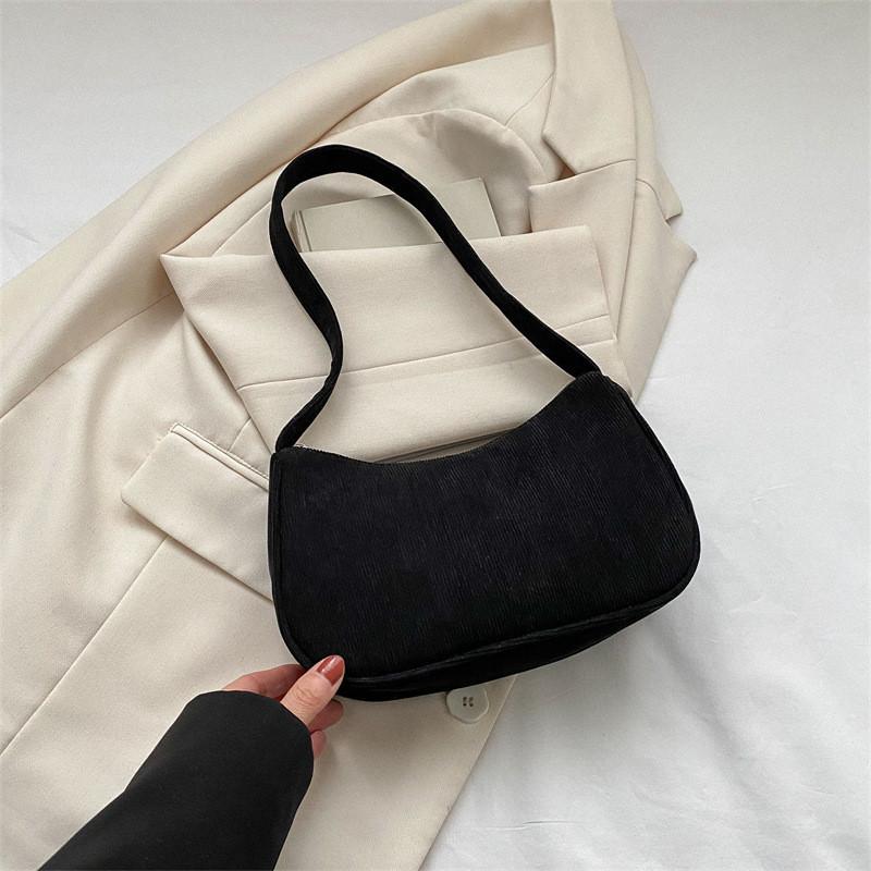 

Trendy Street Style Shoulder Bag With Soft-medium Hardness And Single Shoulder Strap чорний