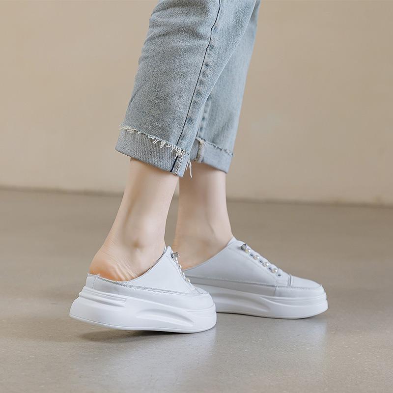 A Lazy Person Wears Thick-soled Half-heeled Shoes with A Half-slipper Toe Cover