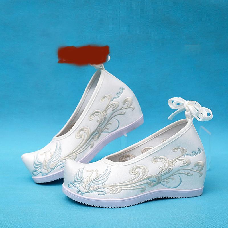 Women's Interior Height Increasing Shoes Hand Embroidered Hanfu Shoes for Women Traditional Chinese Wedding Dance Flats CanvasShoes with Pattern