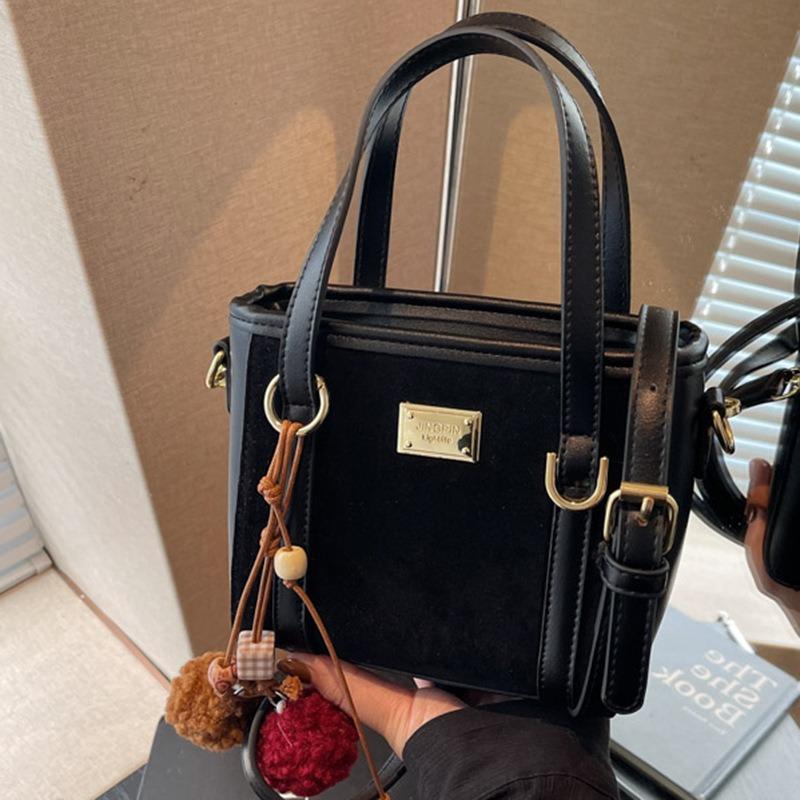 Fashion casual messenger bag autumn new niche feeling trendy portable bucket bag simple shoulder bag underarm bag