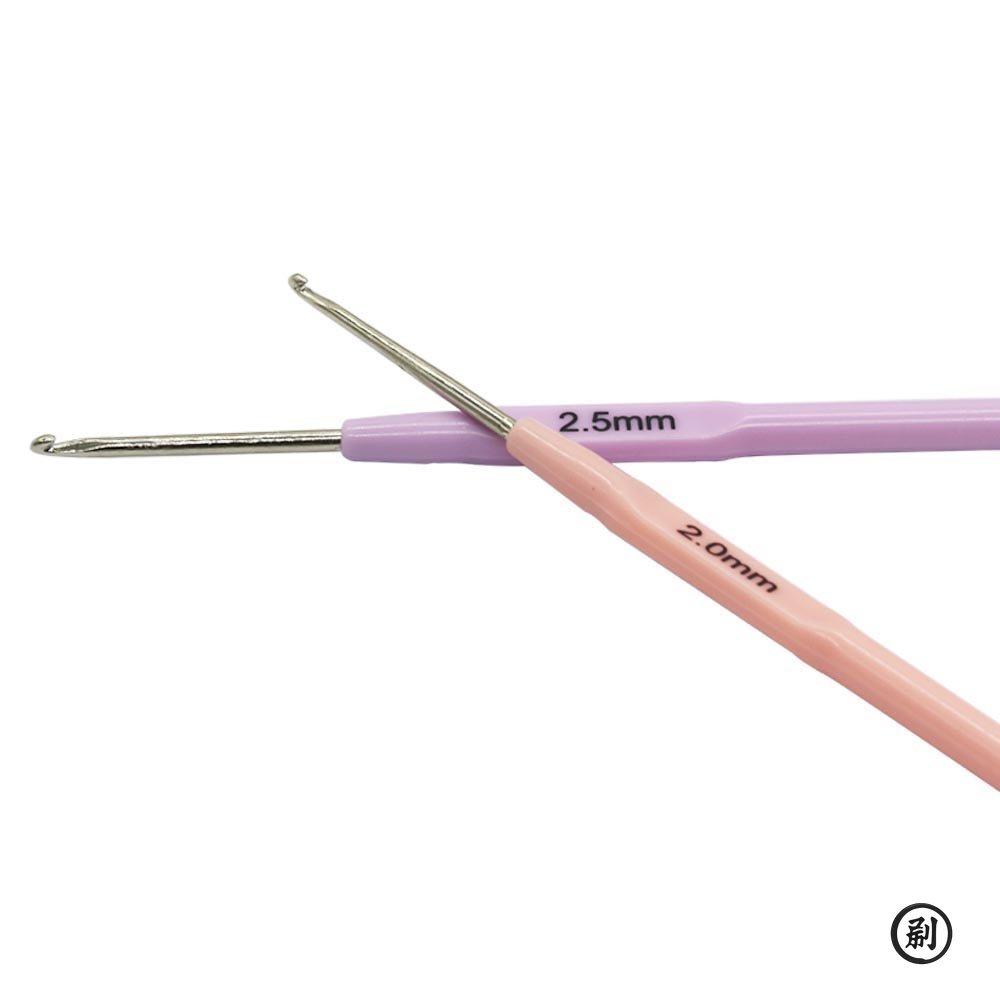 3pcs Crochet Hooks Plastics Handle Knitting Needles for Yarn DIY Craft Nice Gift Women Knitting Tools