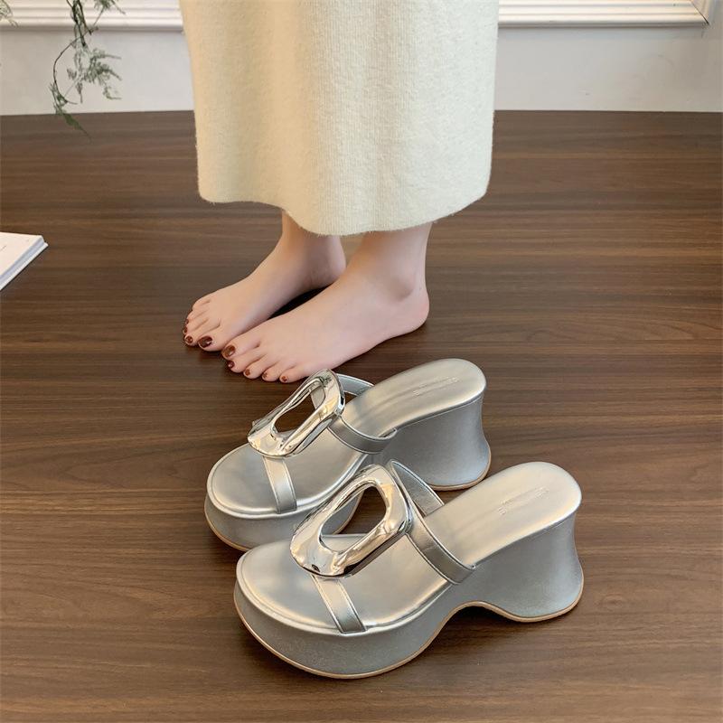 thick-soled wedge slippers women's new summer outer wear with skirts to increase the height of small people's one-word sandals