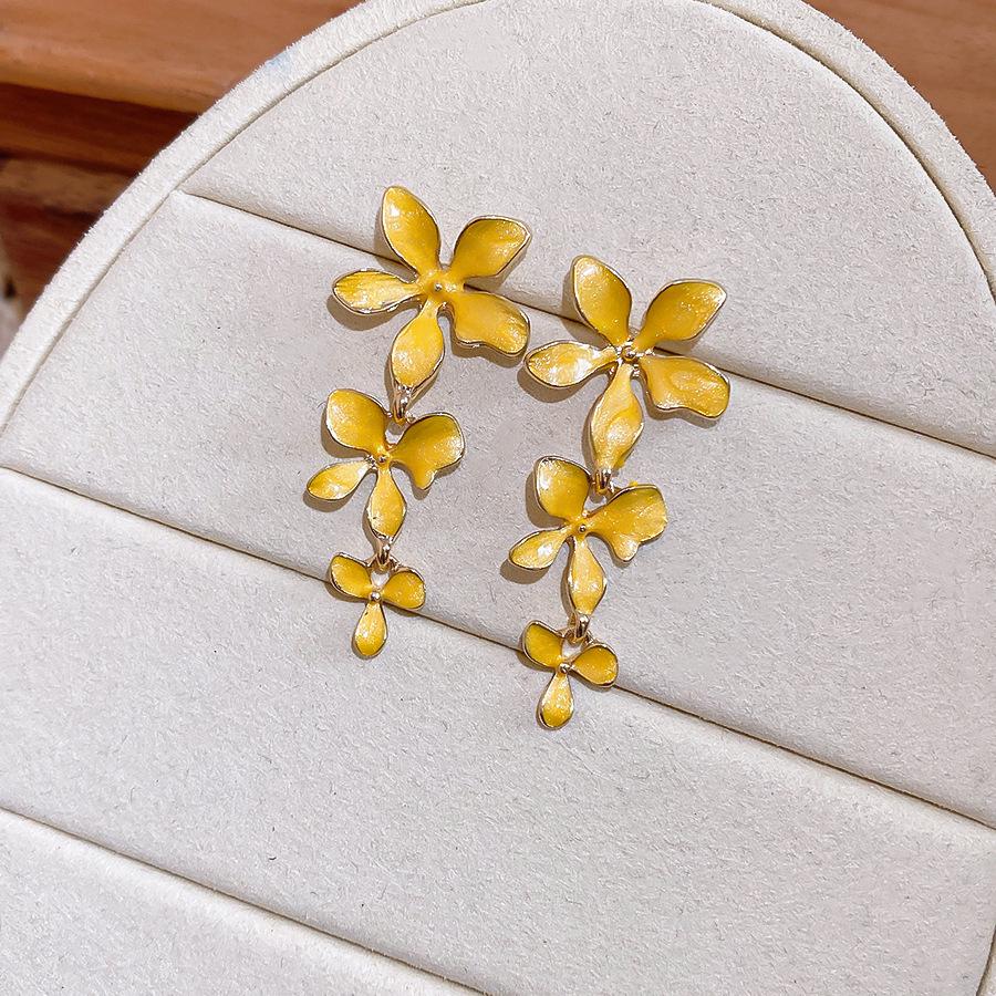 Forest Story: Sweet Style Contrasting Flower Stud Earrings for Women – Fresh, Fashionable, Light Luxury Feel