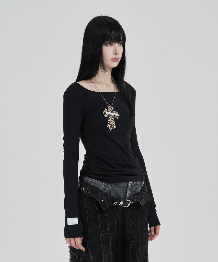 ILLIO Black My One Scoop Neck Longsleeve