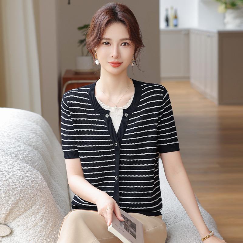 

Mom s Lightweight Striped Ice Silk Short-Sleeve T-Shirt for Middle-Aged and Elderly Women - Stylish Summer Base Layer 3XL (120-135 lbs) чёрный