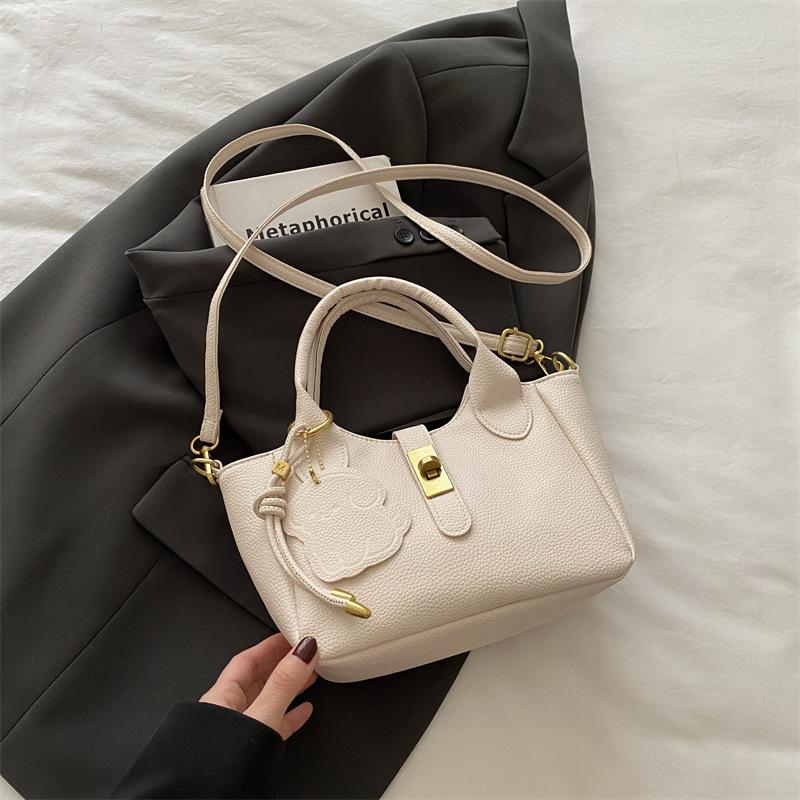 Korean Version of Niche Portable Bucket Bag Women's 2025 New Trendy Fashion Versatile Shoulder Bag Simple Casual Messenger Bag