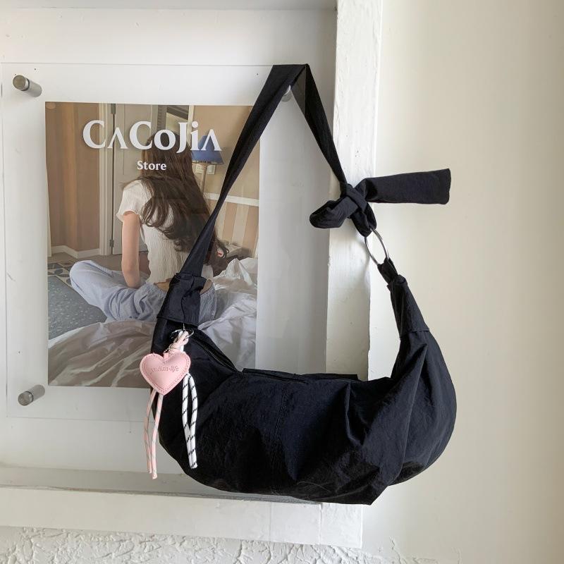 Niche Japanese and Korean literary messenger bag 2025 summer new simple versatile dumpling bag candy-colored casual shoulder bag