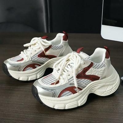Leichte Dad-Schuhe mit dicker Sohle sind atmungsaktiv, neue Schüler zeigen im Frühling und Herbst ihre Füße, und kleine Freizeitsportschuhe mit weicher Sohle sind