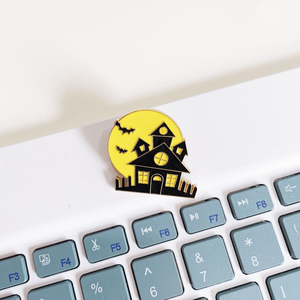 Halloween Spooky Ghost Pumpkin Enamel Pin Funny Brooch Cartoons Badge For Bags Jeans Hoodies Denim Lapel Pin Jewelry Kids Best G
