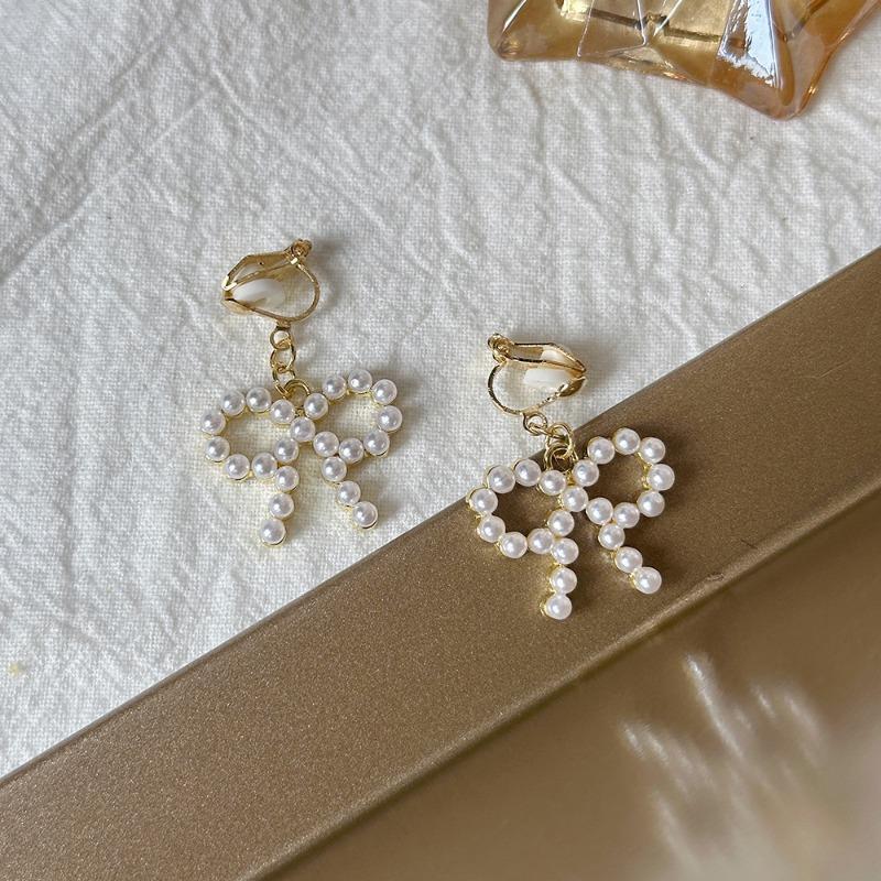 Camellia Temperament No Ear Pierced Ear Clips Pearl Flower Checkerboard Diamond Triangular Ear Clips Niche Earrings Women
