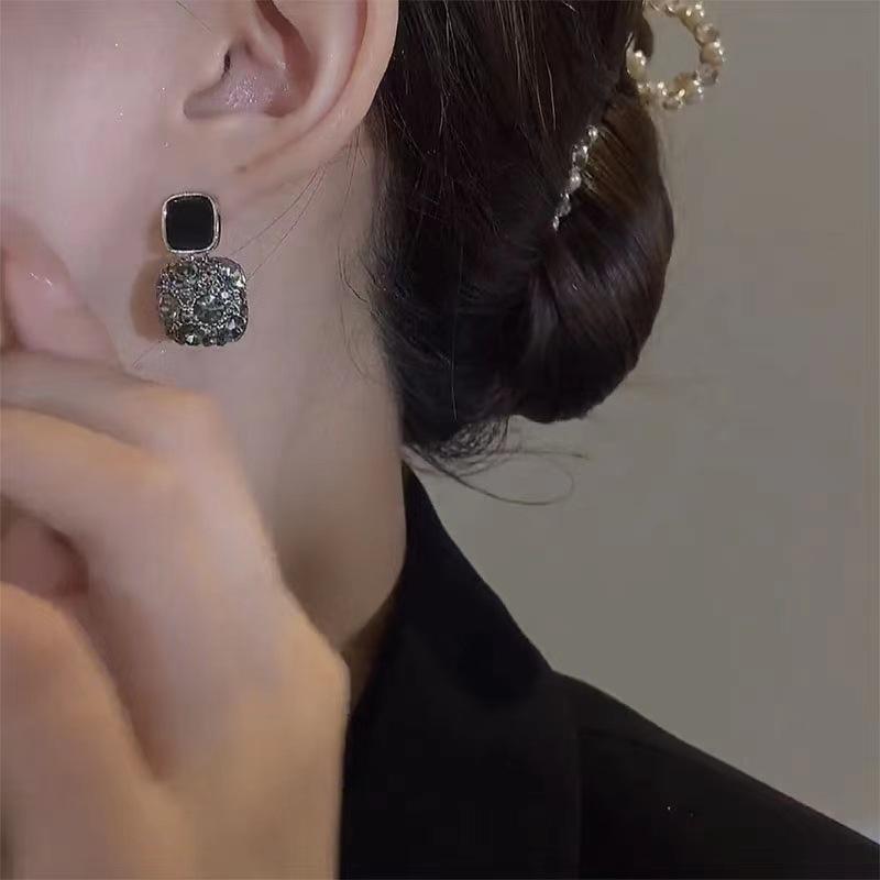 2023 New Unique Mosaic Zircon Black Oil Drip Simple Earrings Women Personality Fashion Earrings Wedding Birthday Gifts