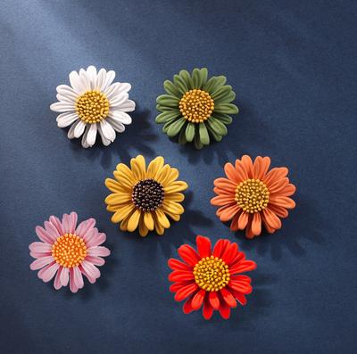 Small Daisy Brooch, Sunflower Collar Pin, Sunflower Pin Accessories, Niche Small Chrysanthemum Button Pin Decoration