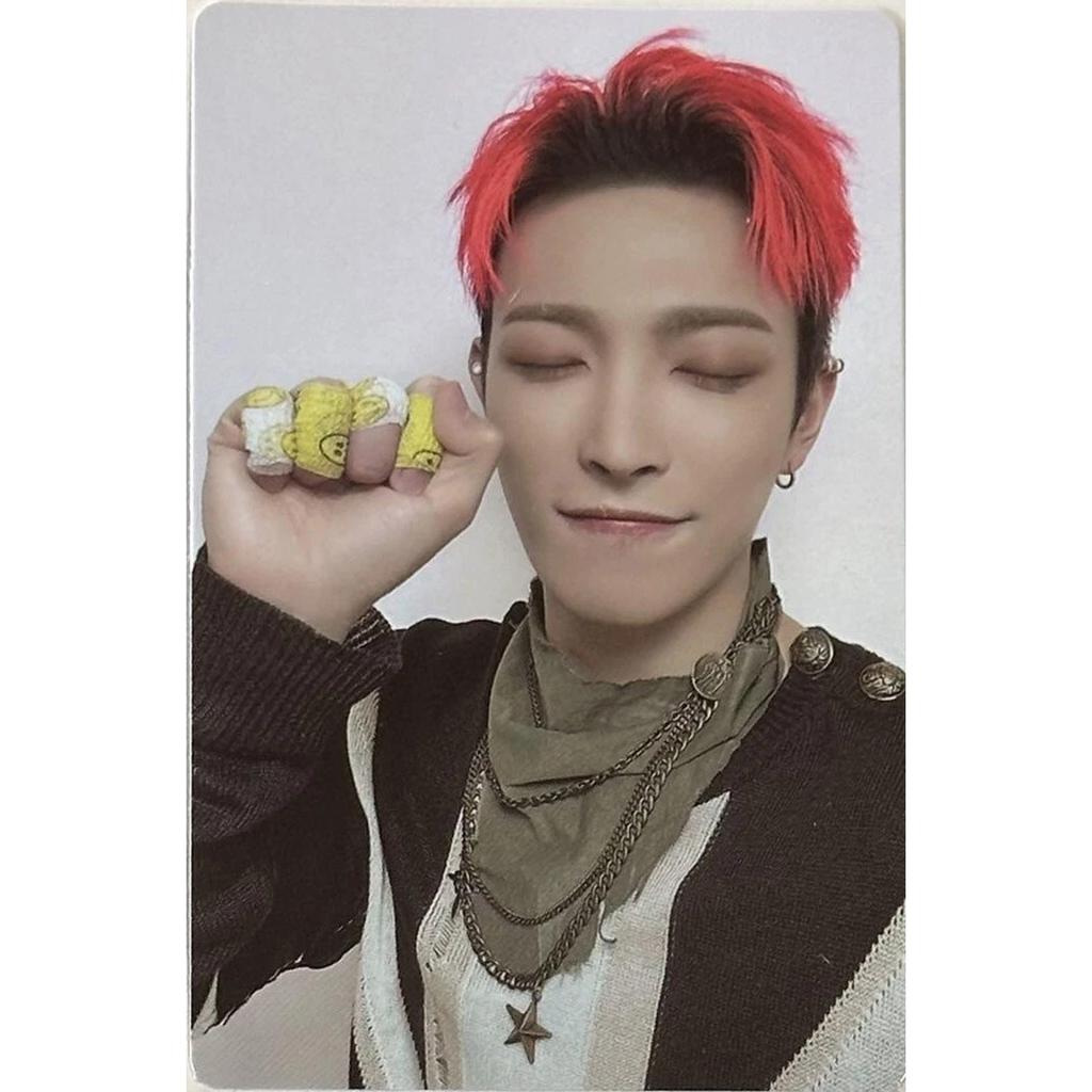 ATEEZ THE WORLD EP.2:OUTLAW A / DENÍK / JEDNOTKA DENÍKU / Z ver. OFICIÁLNÍ FOTOKARTA