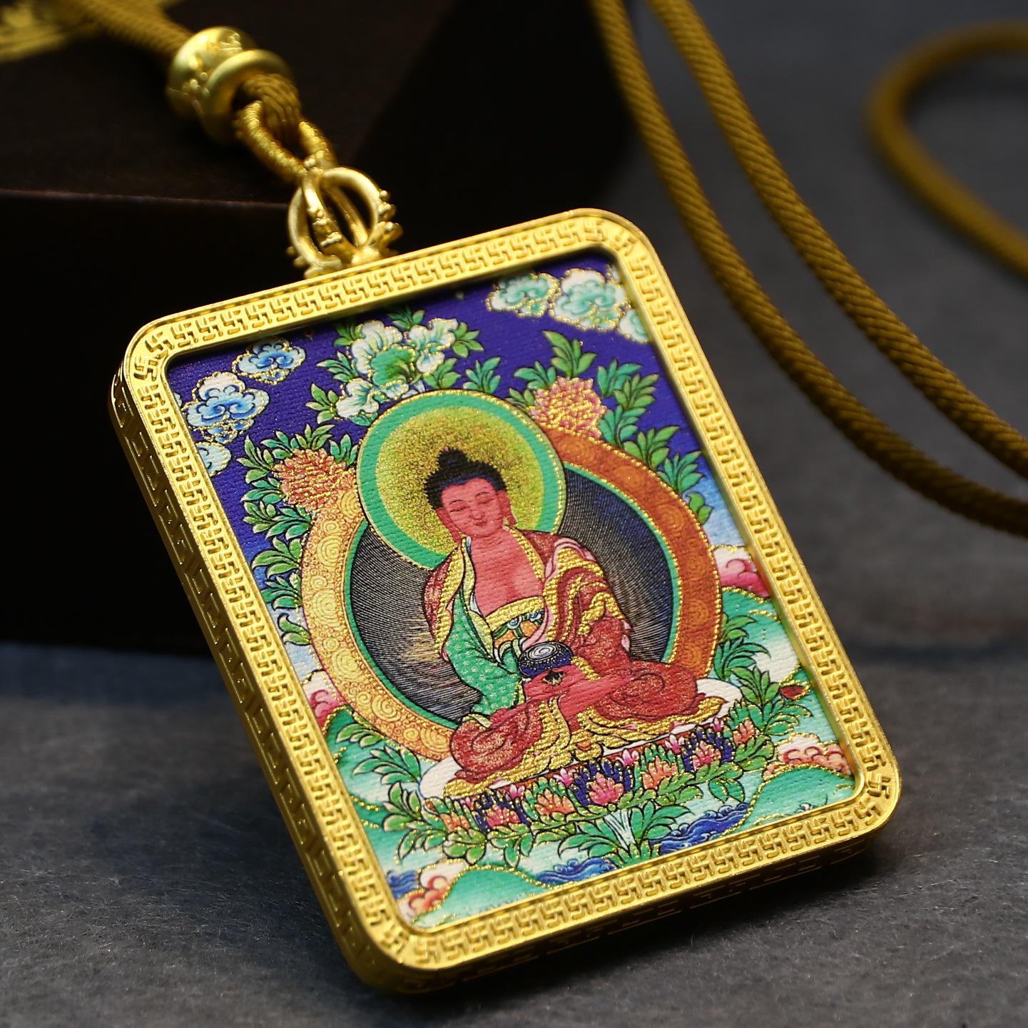 

Тибетская подвеска-танка: Восемь Защитников с Гуань Гуном, Жакхилой Лхамо и Авалокитешварой Gilded Core + Case