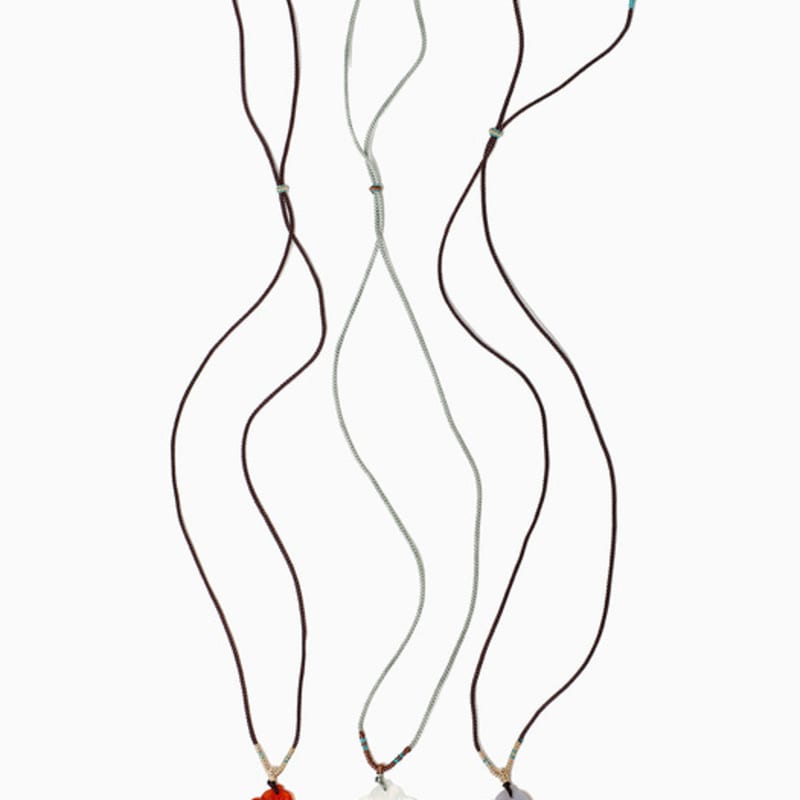 

HolidayVisitor Island Flower Necklace Gray Agate