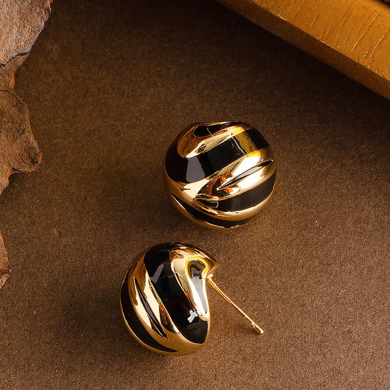 

Fashionable Oil Drop Stripe Zebra Pattern C Shape Earrings