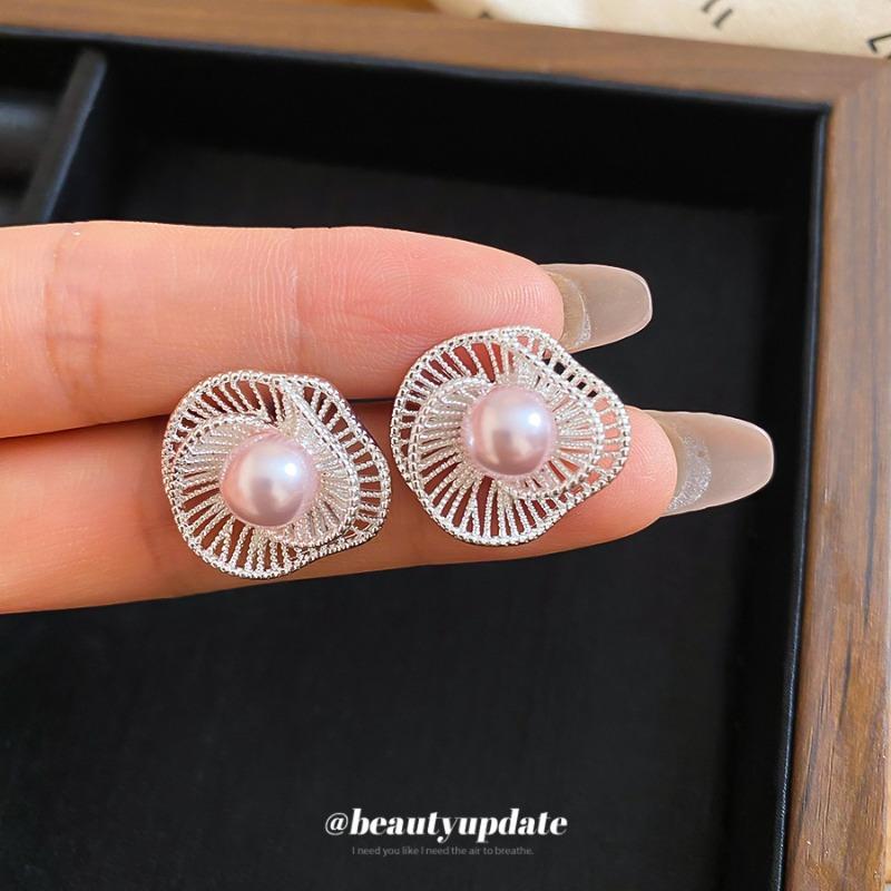 French hollow flower pearl stud earrings women's cool feeling gentle versatile earrings daily commute simple earrings