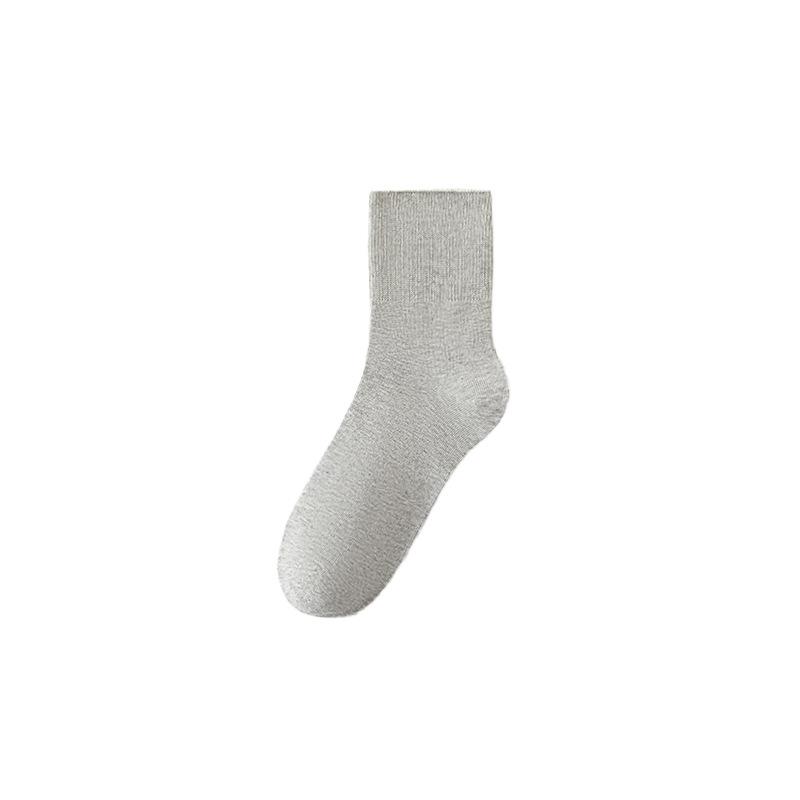 The Men's Socks for All Four Seasons Are Loose and Non-restrictive Mid-calf Men's Socks, Providing A Comfortable and Boneless Casual Look
