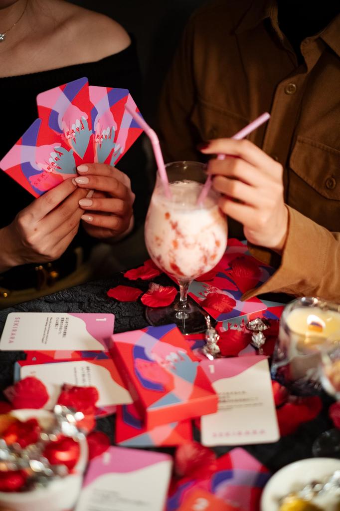 Sekirara Cards Adult Cards for 50 Bilingual In Japanese and English - Love, Sexuality, Couples, Communication, Games, Gifts, Cards,
