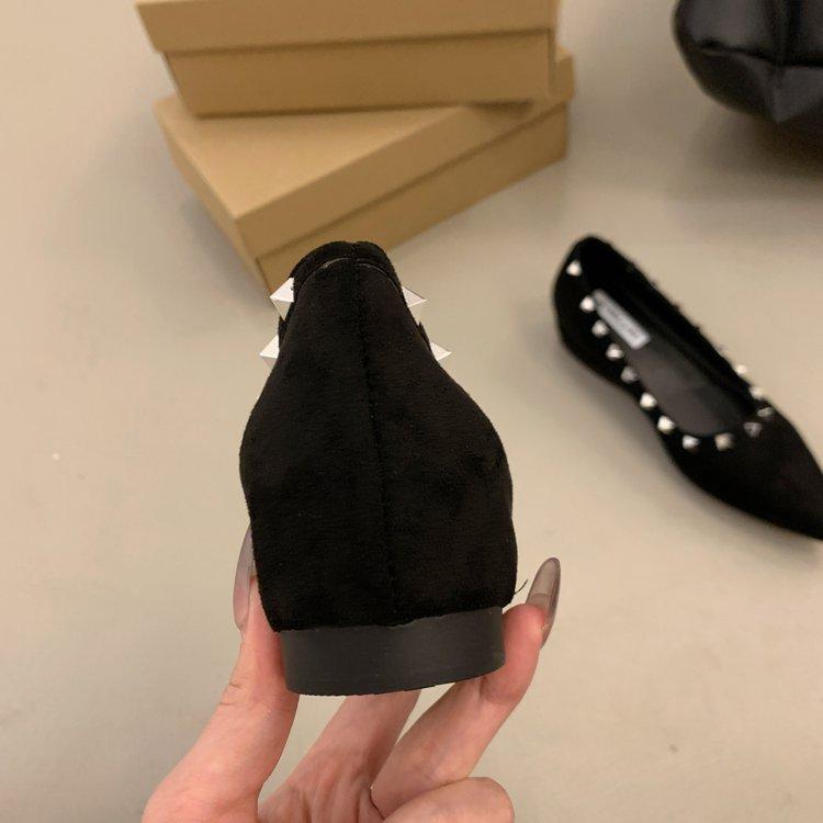 

Французские туфли с заостренным носком и внутренней высотой, увеличивающие высоту, с заклепками, женские, весна-лето 2025, новые, с неглубоким горлом, с мягкой подошвой, красные свадебные туфли, банкетные женские туфли 40 чёрный