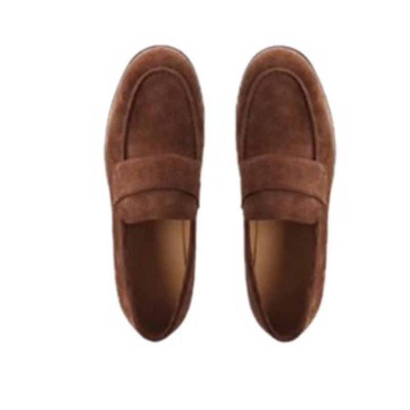 Девушка осенью с одним ретро-толстым каблуком и парой ленивых туфель 40 хакикоричневый 3190₽