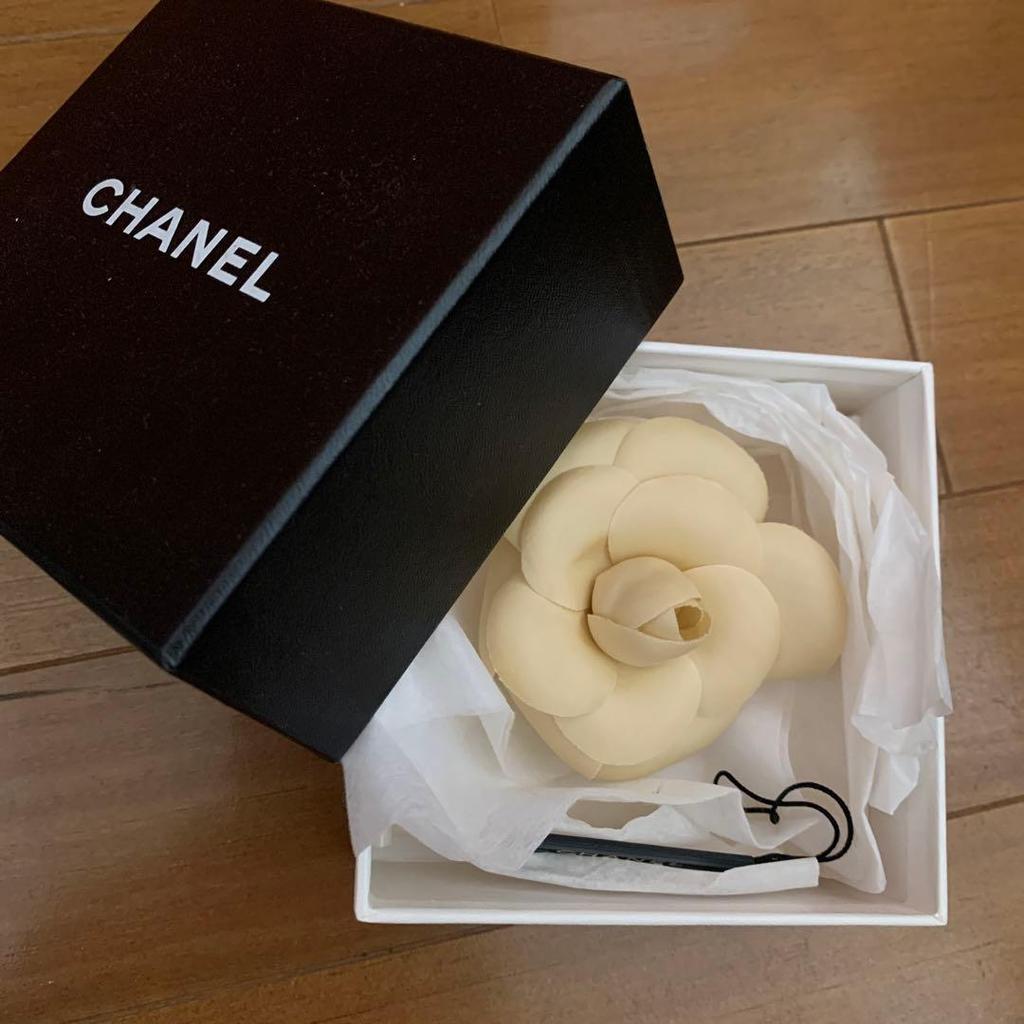 Used CHANEL Camellia Corsage Brooch White