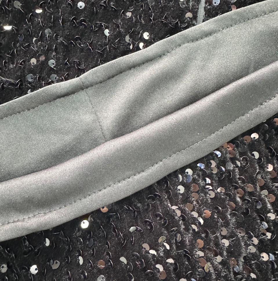 K3205 Evropské a americké flitrové šaty s hlubokým výstřihem do V bez ramínek s peřím, pouzdrové