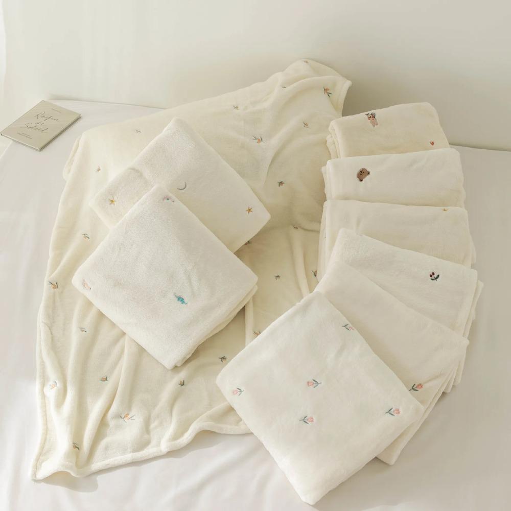 Fleece Baby Blanket Newborn Autumn Winter Swaddling Blankets Soft Warm Stroller Cover Bedding Bear Embroidery Babies Accessories 125cm