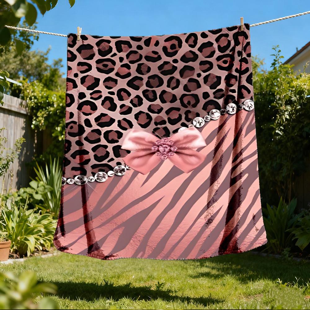 1pc Leopard Print Outdoor Blanket - Soft Flannel Cozy for Travel & Camping - All-Season Warm Bed Cover, Machine Washable Yy251229072