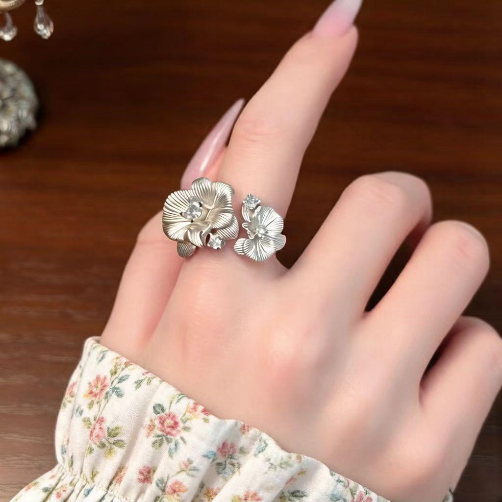 

Metallic Zircon Oval Ring for Women Flower Pleated Opening Adjustable Ring Elegant Fashion Romantic Wedding Party Jewelry Gifts
