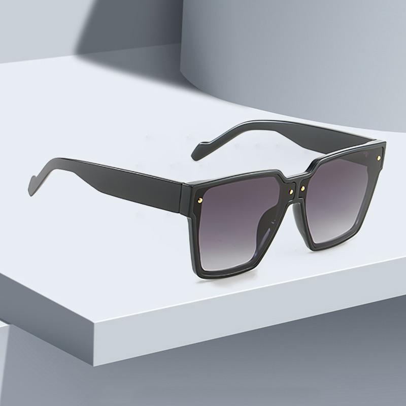 Vintage Trendy Sunglass for Women Square Frame Gradient Lens Fashionable Avant Garde Eyewear