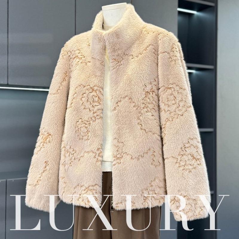 Middle-aged women's clothing, middle-aged women's coat, thickened zipper, light luxury temperament, loose retro top, integrated fur