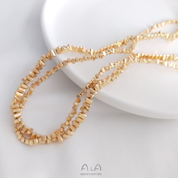 Pozłacane koraliki trójkątne: Jasne Złote/Srebrne, Małe Kruszone Złote/Srebrne Koraliki Dystansowe do DIY Ręcznie Robionej Biżuterii.