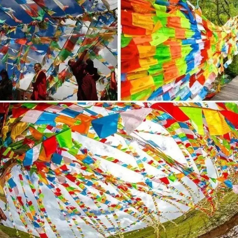 Náboženská vlajka Tibetská buddhistická modlitební vlajka Barevný tisk Modlitba Umělé hedvábí Tibet Lung Ta Praporky Písma Vlajková dekorace