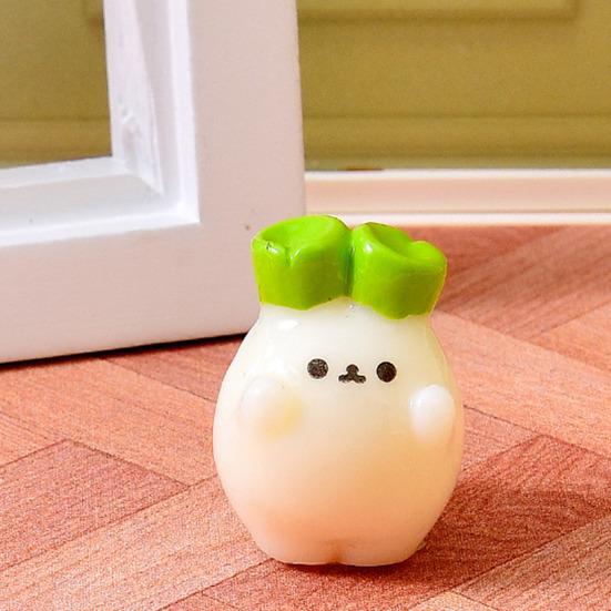 Cute Tiny Vegetables Resin Miniature Ornament Cartoon Scallion Figurine for DIY Dollhouse Fairy Garden Landscape Desk Office Decor