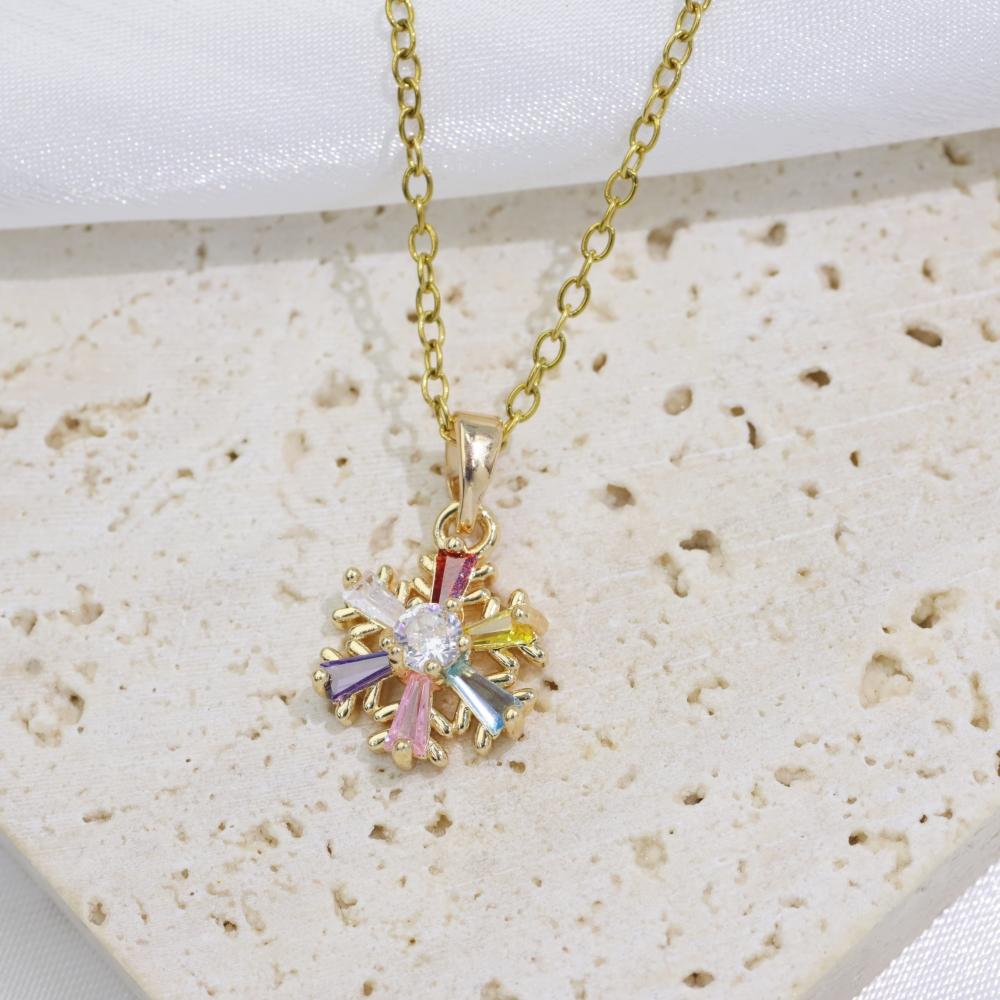 Simple Colorful Snowflakes Pendant Necklaces for Women Fashion Zirconia Necklace Wedding Party Jewelry Accessories Christmas Gift