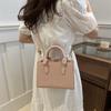 Stylish Retro Large Capacity Woven Shoulder Bag For Women With Zipper Closure